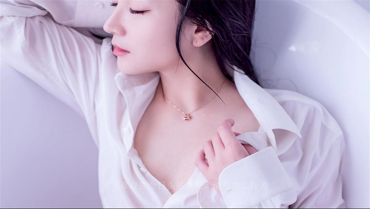 女孩遭残忍施暴10小时，被扒光扔草地羞辱，家属收到被虐视频