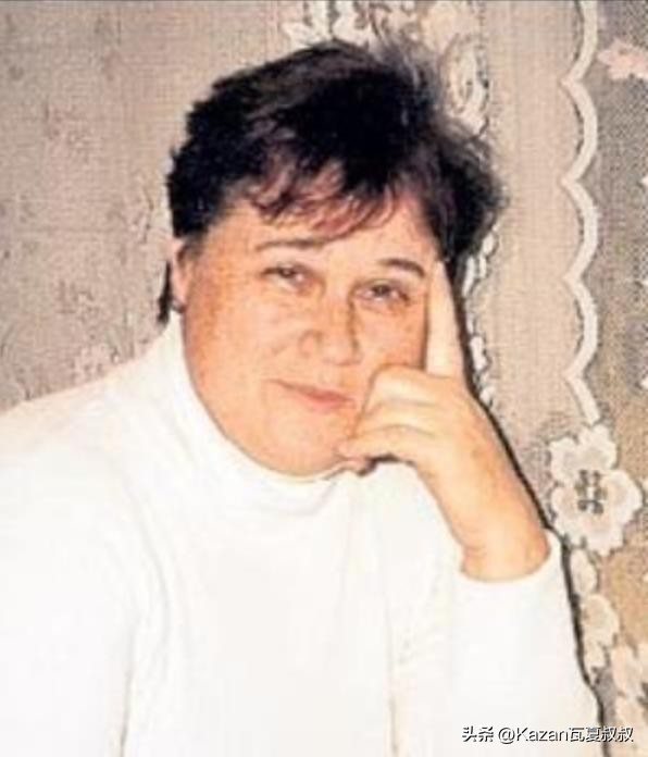 她是普京17岁的初恋，永远忘不了和他温热的初吻，却主动甩了普京