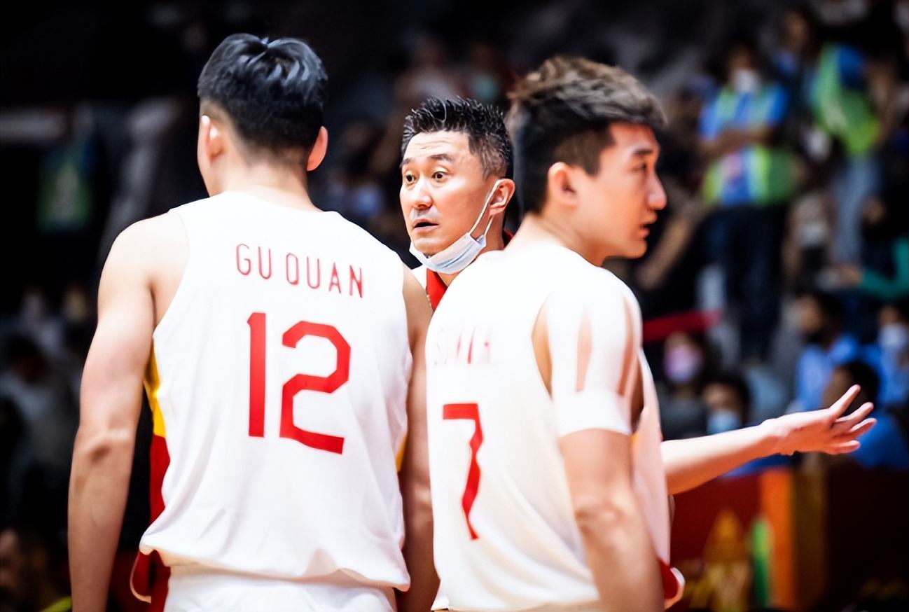 周琦撑起中国男篮,周琦扛起中国男篮