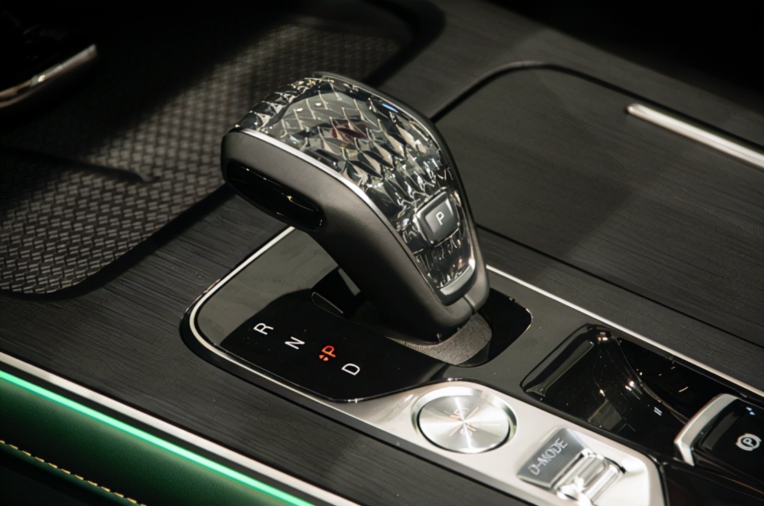 传祺gs8和领克09哪个发动机好,传祺gs8对比领克09