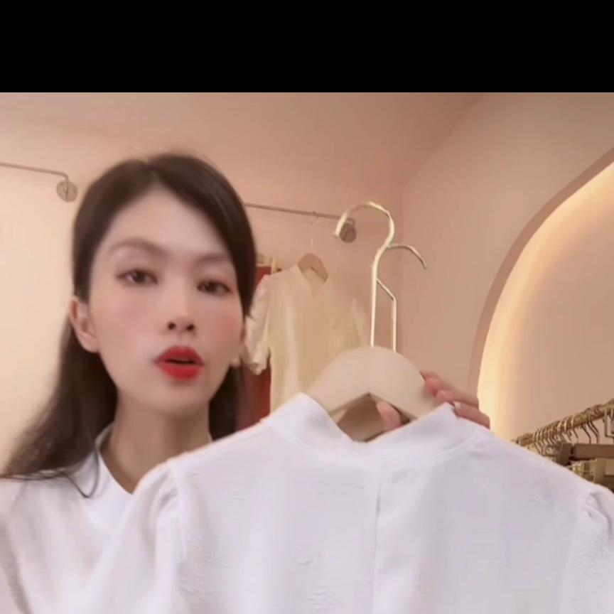 泡泡袖蓝色衬衫短袖女设计感,泡泡袖衬衫短袖怎么搭配