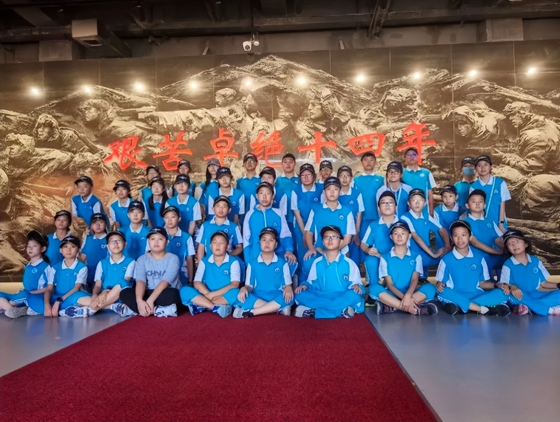 追梦空天凌云志振翅鸿雁赋能时——首都师范大学附属中学育鸿学校