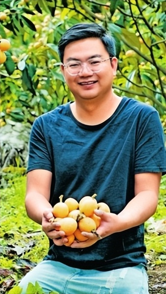 辛巴坚守助农初心，“夹缝男孩”郑海洋在北川用电商助农