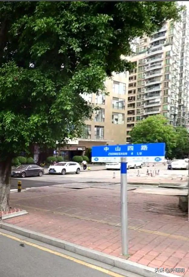 广州有家大学鞋店，你帮衬过吗？//叶曙明