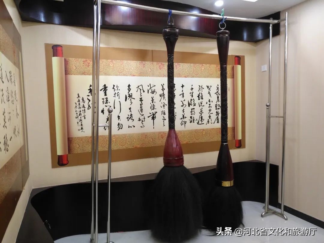 绗斿皷涓婄殑鑹烘湳姣涚瑪,绗斿皷涓婄殑闈為仐钘忔枃涔︽硶澧ㄩ姝ｆ祿