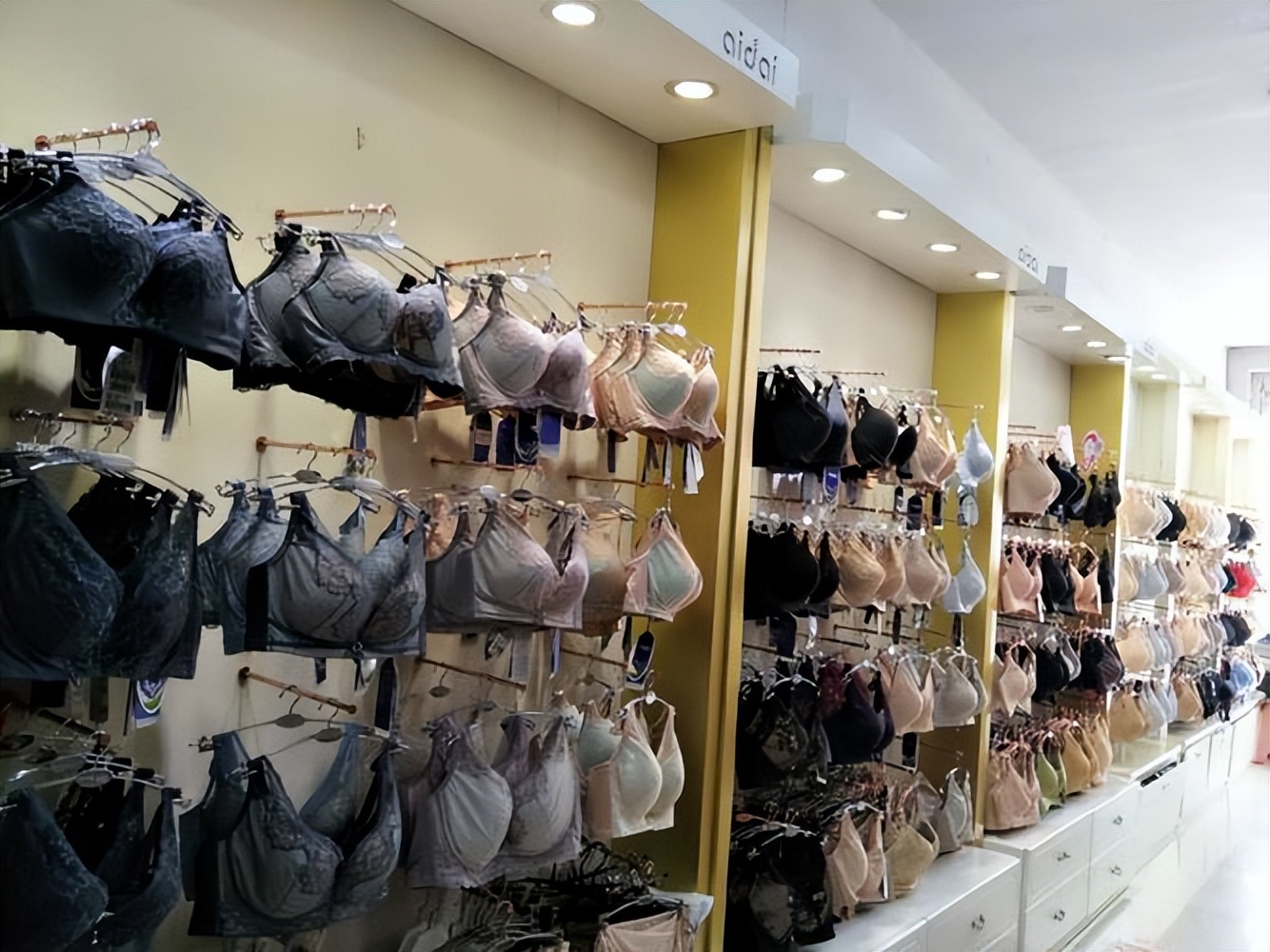 乳房时不时的疼需要吃药吗,乳房时不时痛有必要去医院吗