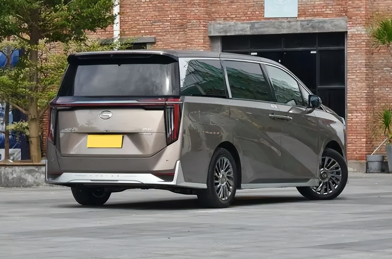 梦想家mpv和传奇对比,梦想家和传祺m8混动版对比