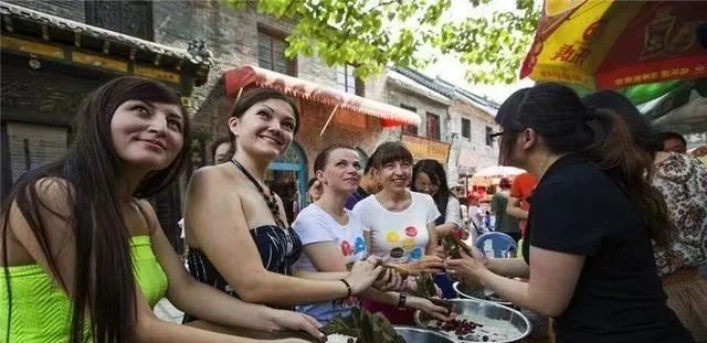 继韩国后，德国也贴出“中文标语”？令中国游客无语：也太直白了