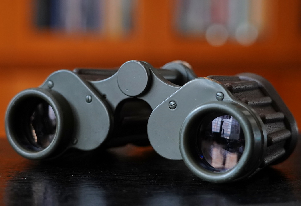 一树梨花压海棠:是*用军**望远镜好?还是名牌望远镜好?