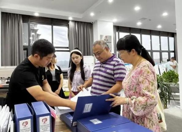 萨提亚模式下的亲子沟通,萨提亚家庭治疗模式短视频