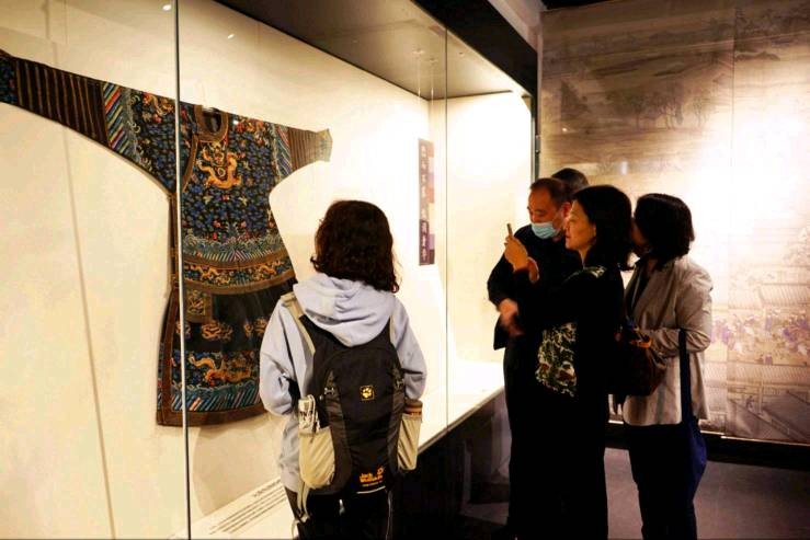 何处觅江南？苏丝《觅色——服饰里的江南色彩》待君来