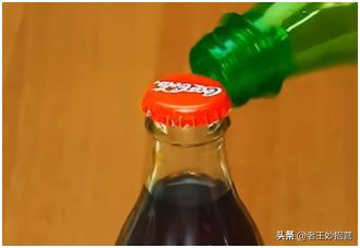 水瓶马桶堵了怎么快速通,马桶堵塞疏通小妙招矿泉水瓶