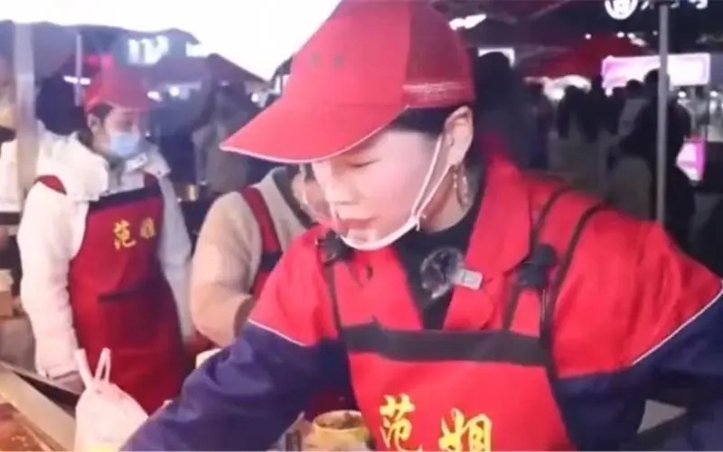 95后夫妻摆摊日入9000元,夫妻摆摊日入9000元被质疑