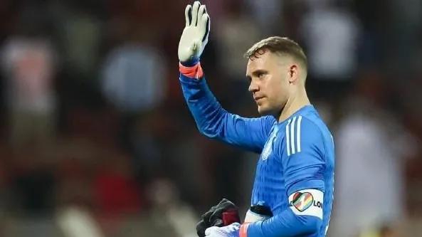 对阵伊朗，英格兰队长哈恩一上场就吃黄牌？彩虹袖标是啥物件