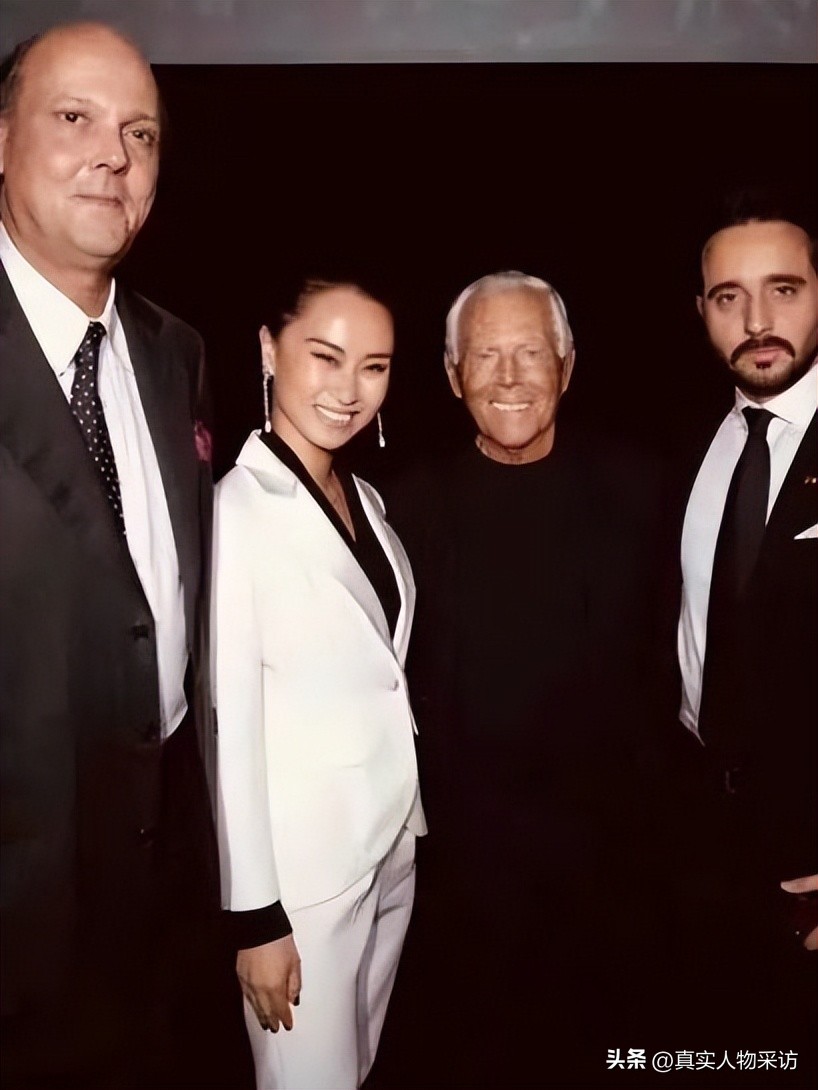 我，做3年空姐，靠6种流利外语出入欧洲宫廷，梦想建立商业帝国