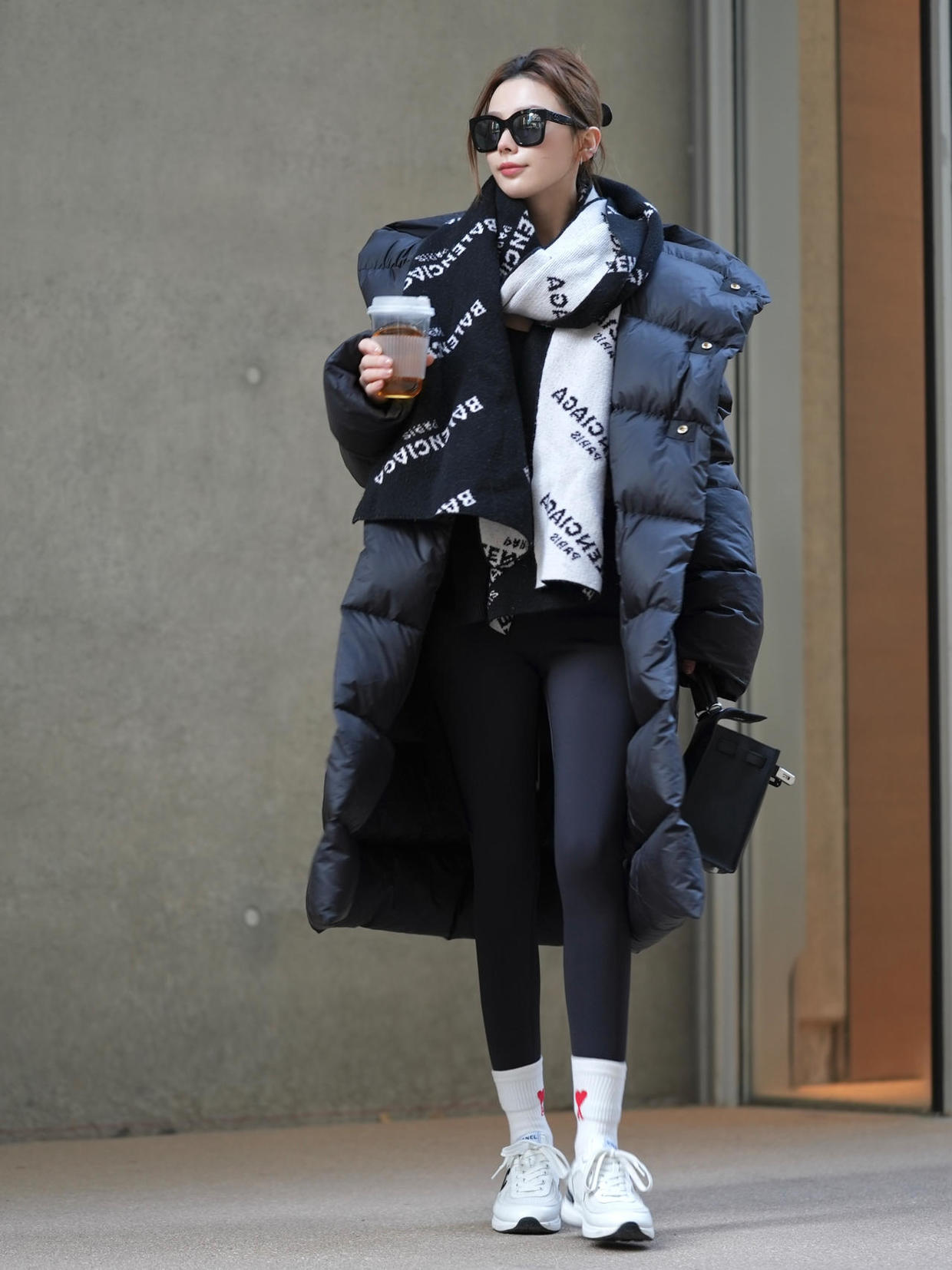 黑色羽绒服穿搭高级感中款,黑色羽绒服冬季高级感穿搭小个子