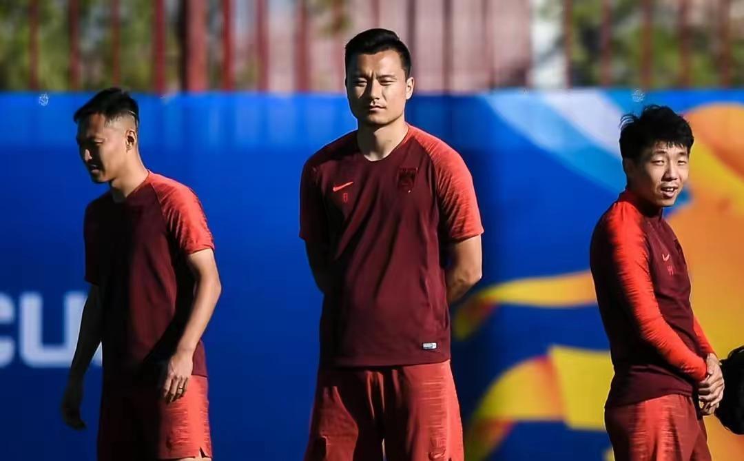 差点就跑了！曝中国某知名球员准备逃往国外，被有关单位强行拦截