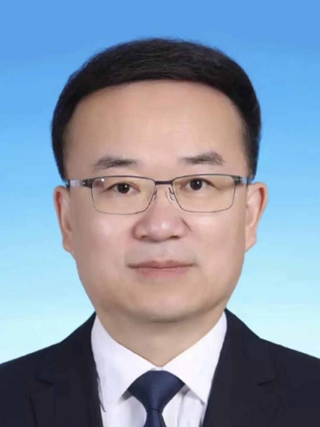 福建省人民政府现任领导，1名台湾人，2名清华大学，2个博士生