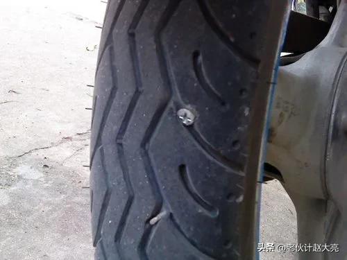 电动车车胎漏气是补胎好还是换胎,电动车补胎和换胎有什么区别