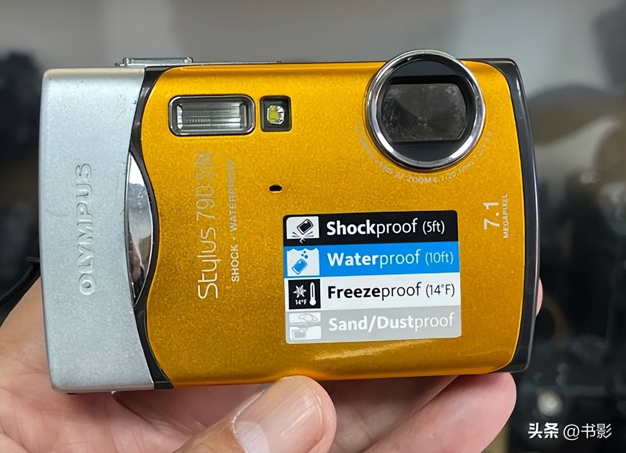 发现两张旧照片,发现了一台旧相机