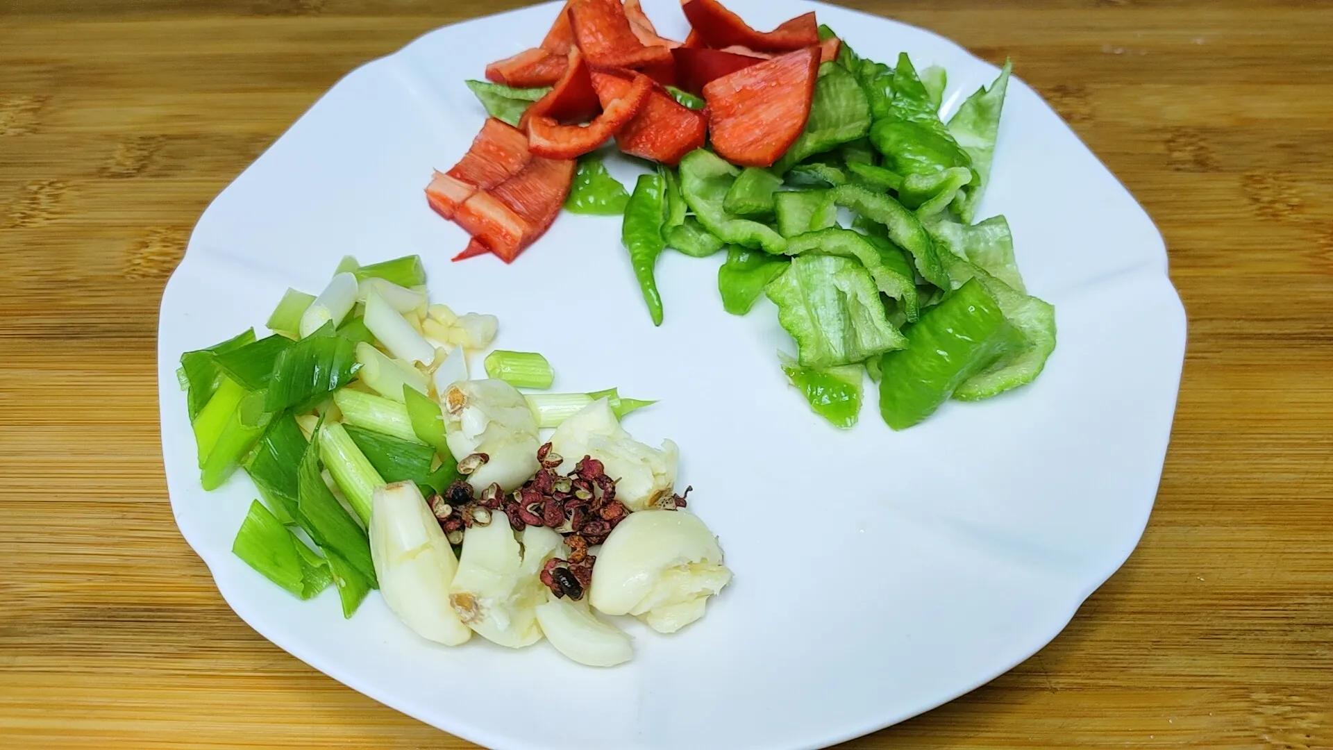 大厨做红烧泥鳅最正宗的做法,教你秘制的泥鳅做法美味下饭