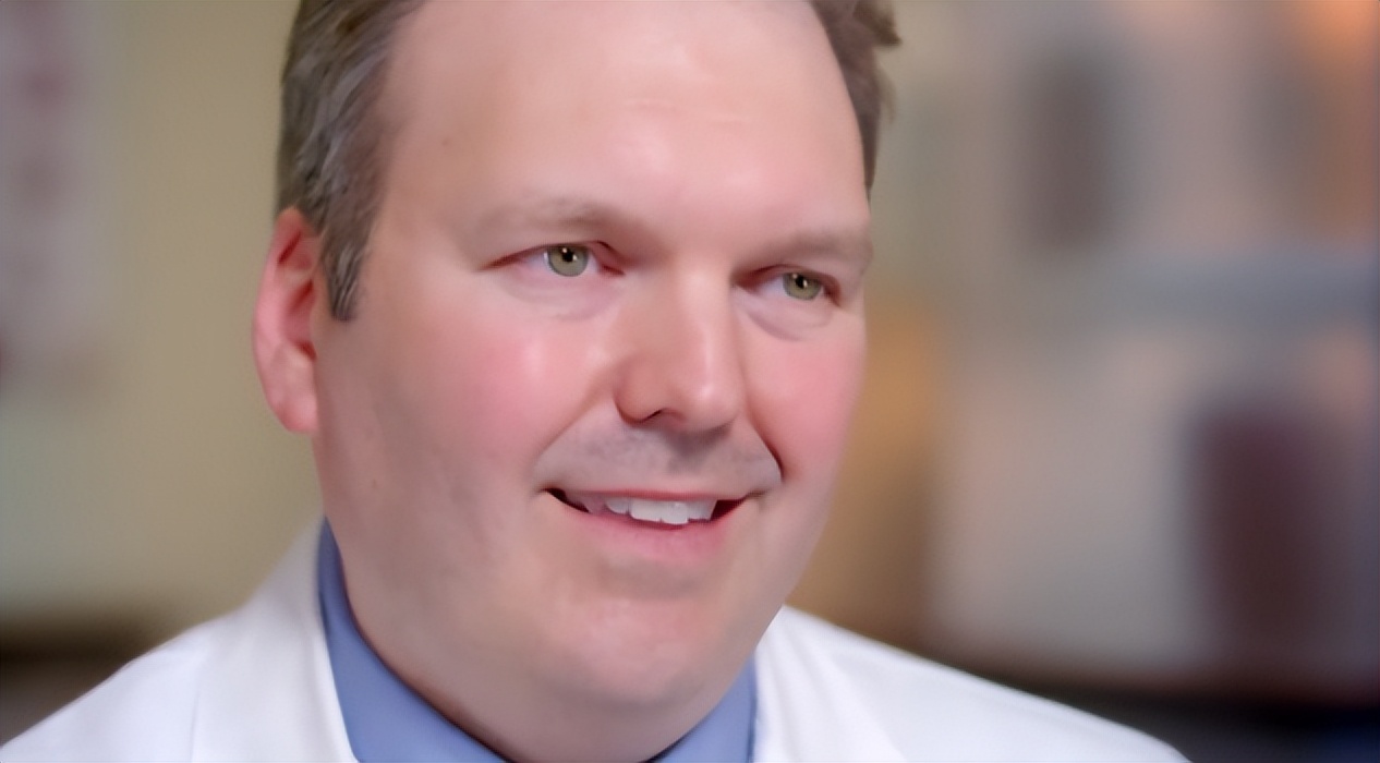 不得不承认美国医术很强：双手被炸断了6年，竟移植他人手臂复活