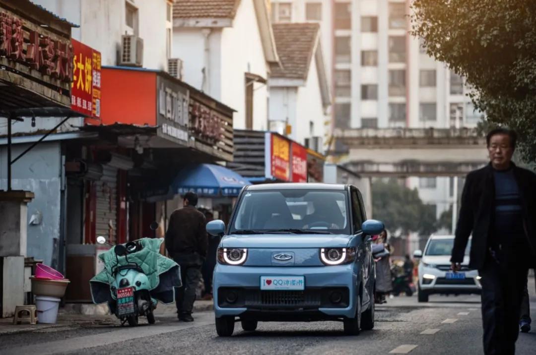 奇瑞qq冰淇淋低配版车主感受,纯电微型车新选择奇瑞qq冰淇淋