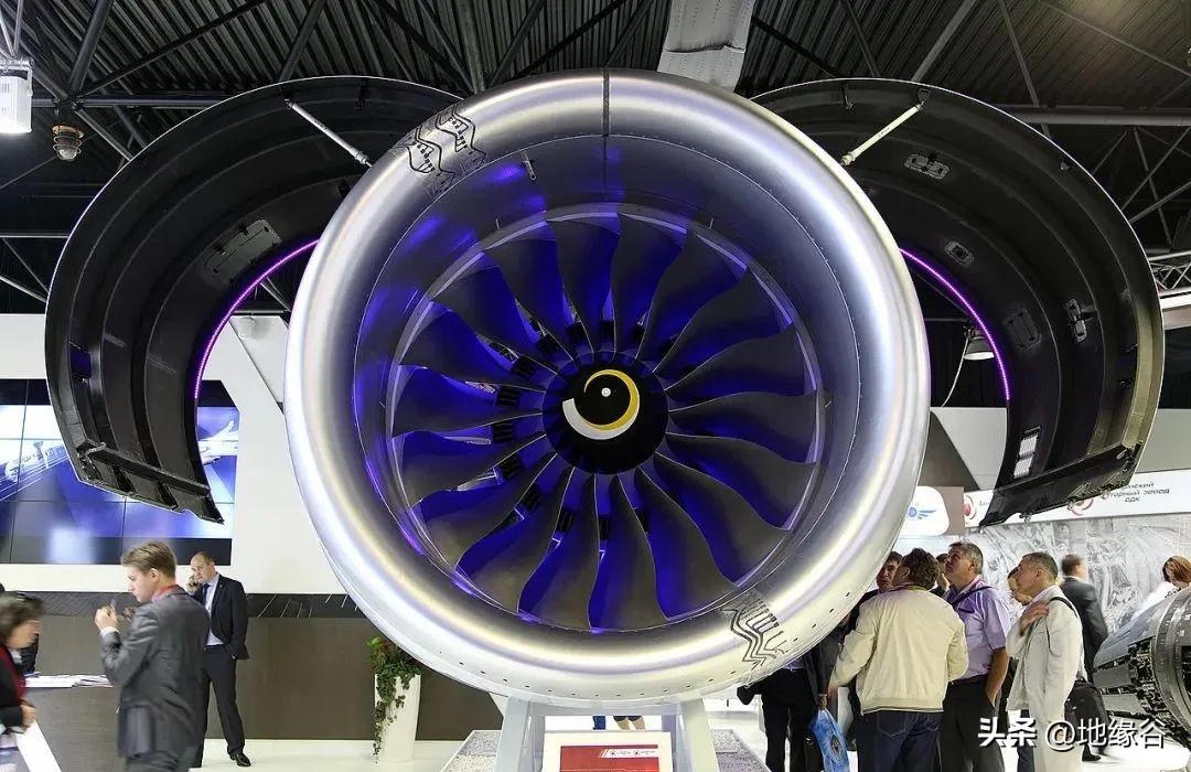 俄罗斯飞机无起落架降落,俄罗斯大飞机最新消息