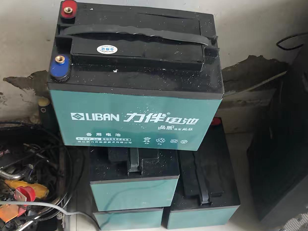 新换的电动车电瓶起步掉电，旧电瓶反而不掉，Q师傅说出其中内幕