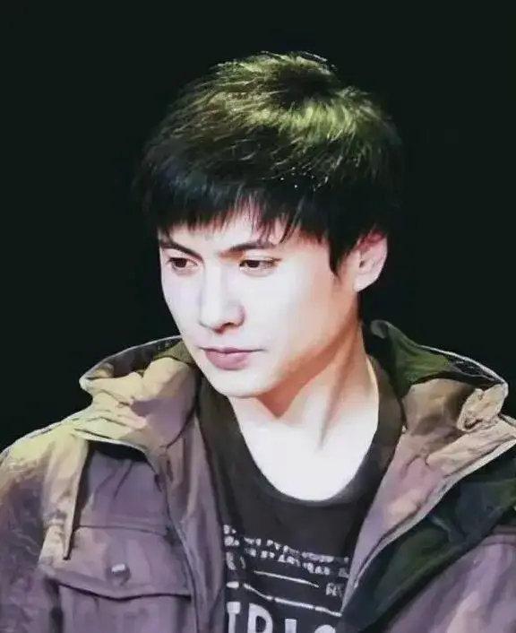 军艺大校草沈腾,沈腾和杨洋谁是军艺校草