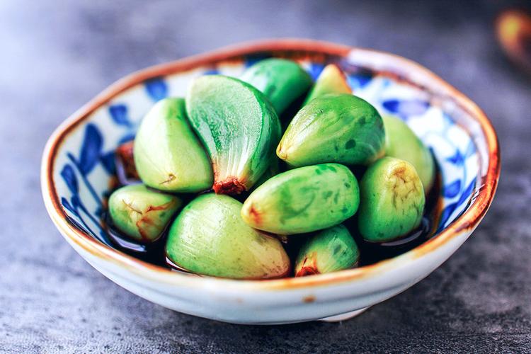 醋腌腊八蒜的正确方法,腌腊八蒜时只放醋就错了教你一招