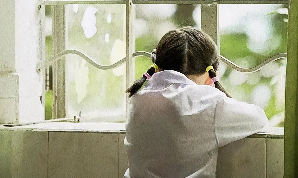 孩子不合群怎么和家长沟通,孩子在班里不合群该怎么引导