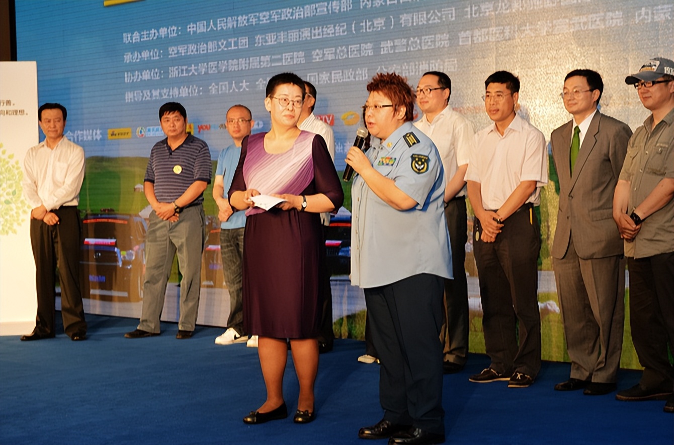 韩红孤儿长大,韩红从小与奶奶一起长大