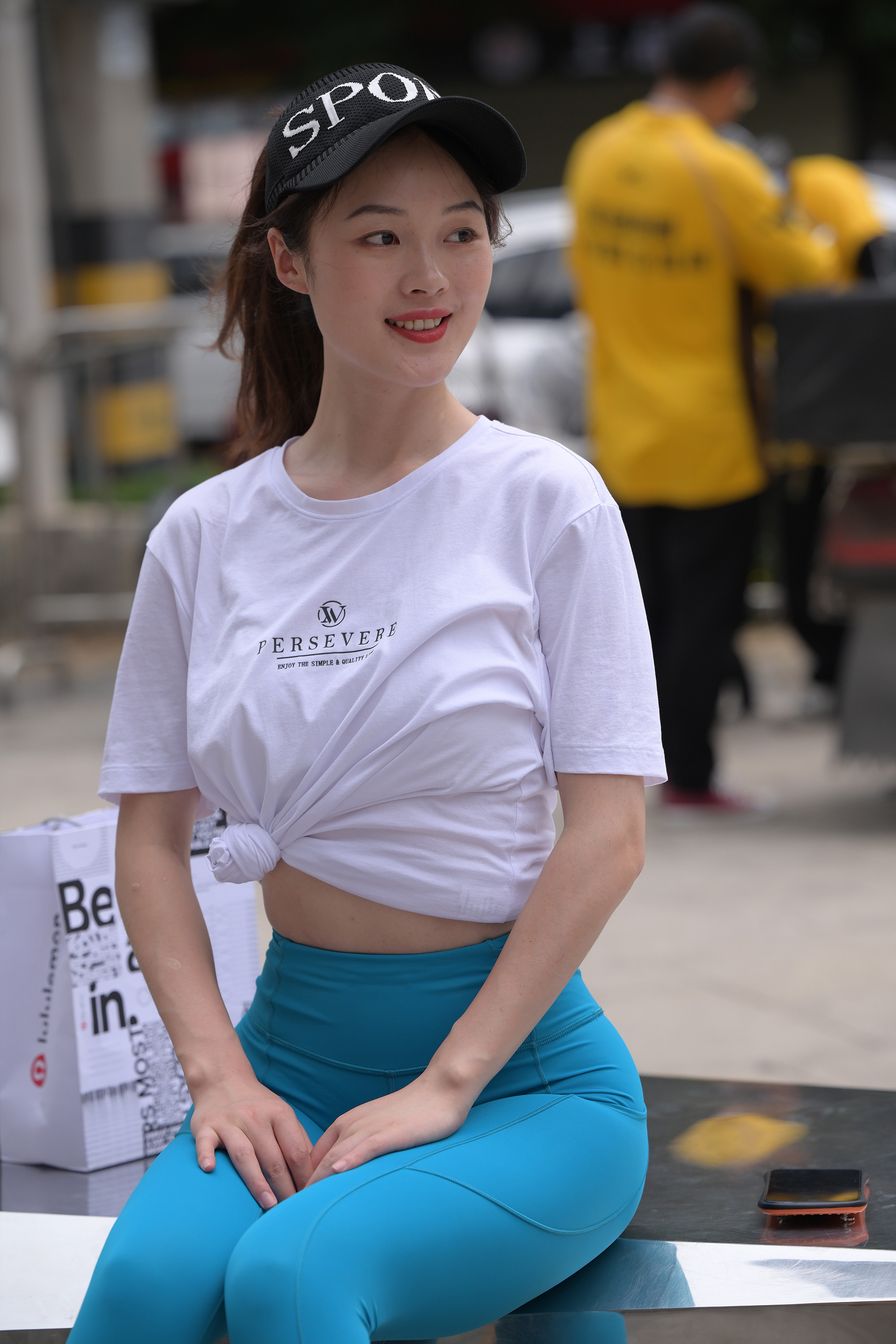 蓝色运动裤怎么搭配短袖显瘦,蓝色短衫搭配紧身裤精神小伙穿搭