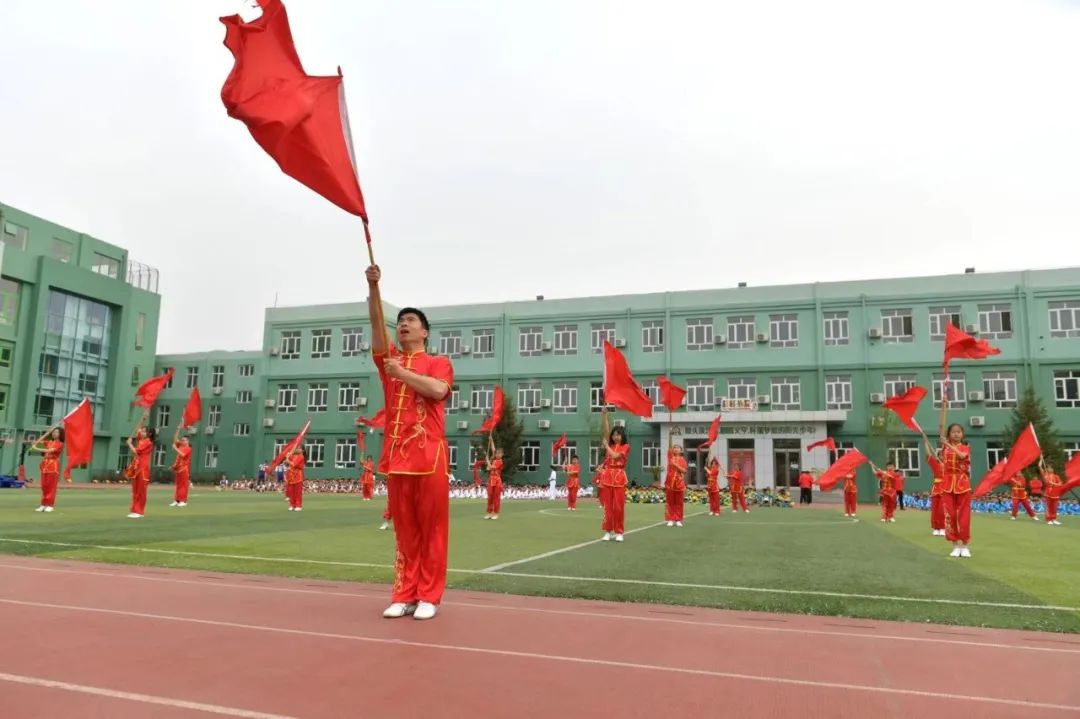 两千学生霸气登场的中杉金杉树体育节！泰酷辣！