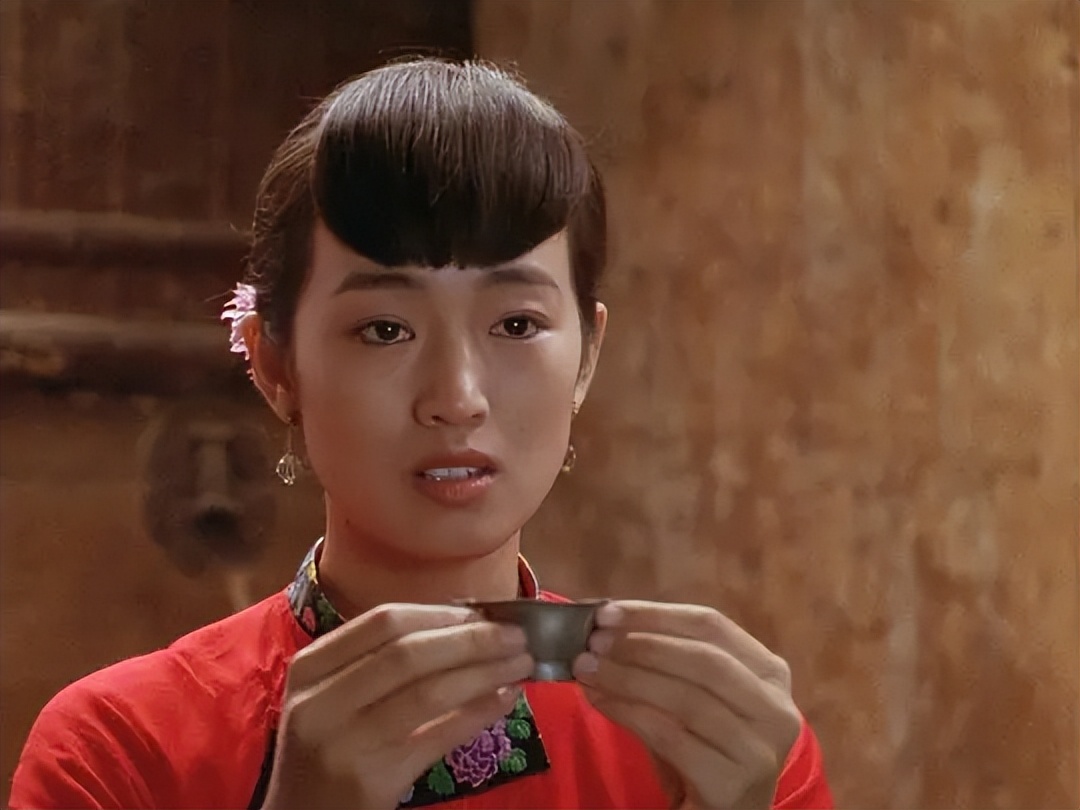 *窥偷**、*虐性**、不伦恋，这部90年代的电影戳破了压抑扭曲的人性欲望