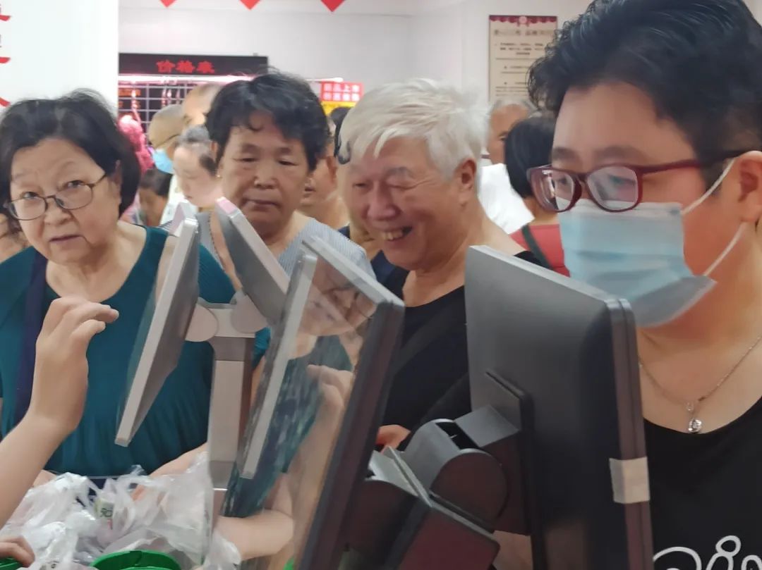 何孃孃社区生鲜•汇融名城店盛情开业，人气满满、现场火爆