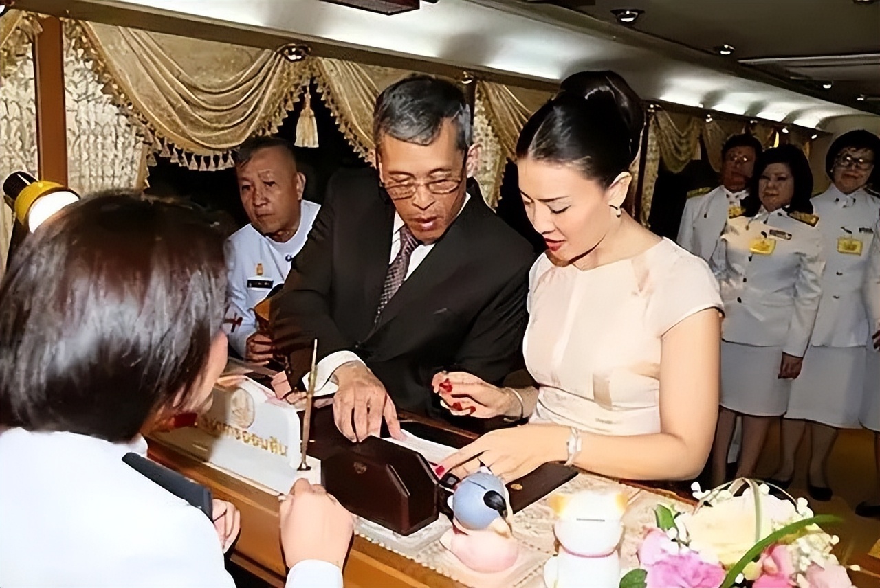 泰国王妃视频完整版,泰国王妃穿红裙