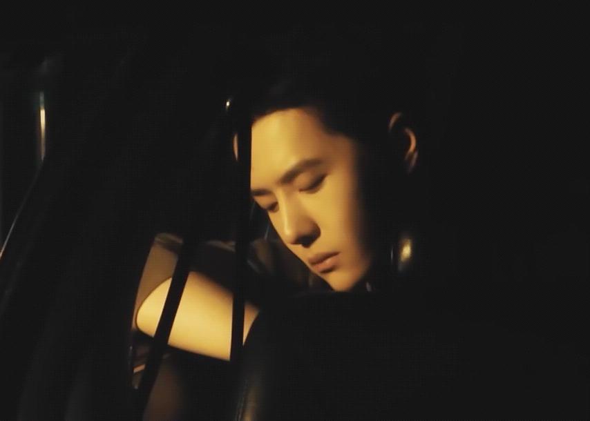 王一博掌控力,王一博控制情绪