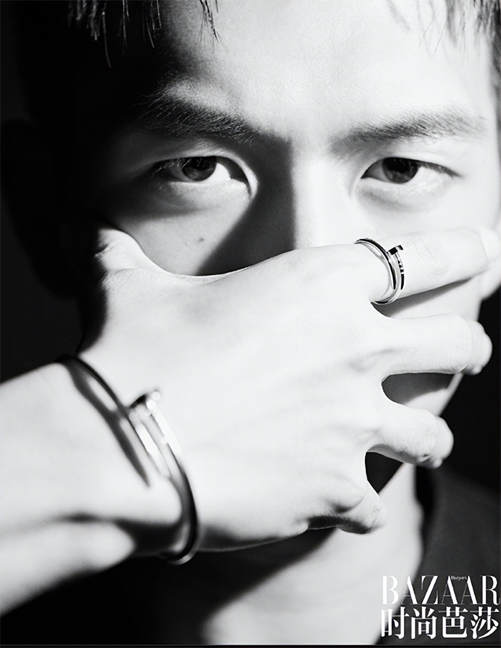 李现登上《时尚芭莎》五月刊封面，球场运动芭莎大片来了，太帅了