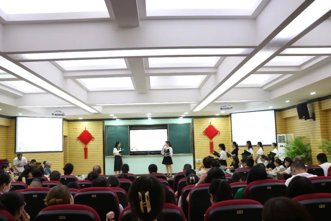 团结奋斗，勇毅前行！龙潭小学教职工，惟实励新，潜心育人