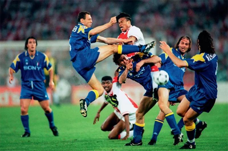 从米兰过客到国米累赘，还在尤文闹内讧，全能战士照样被性格耽误