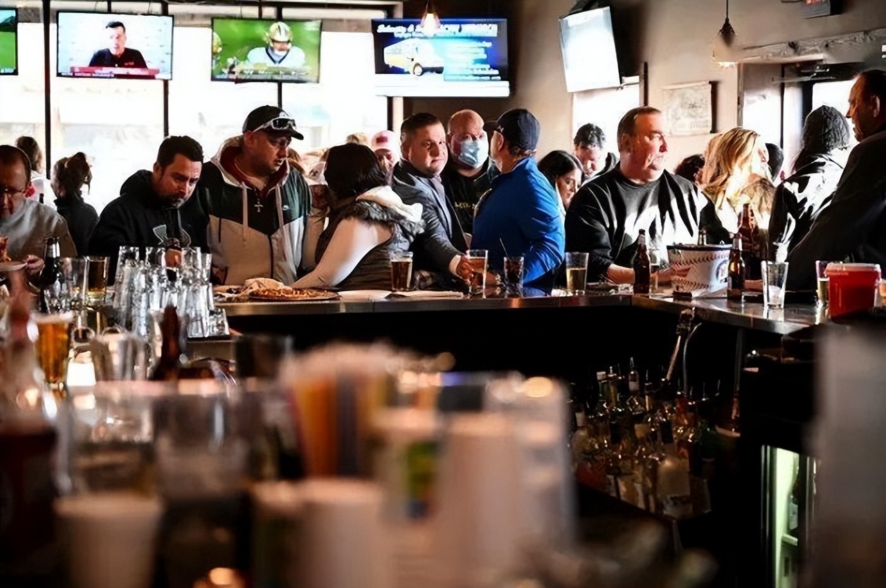 沈阳老太一人坑一座城,一人坑一城是真的吗