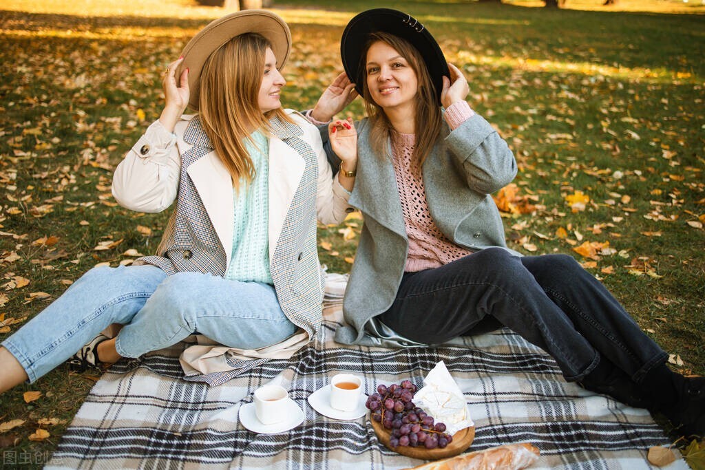 女子暴打闺蜜,年轻女孩遭闺蜜暴打