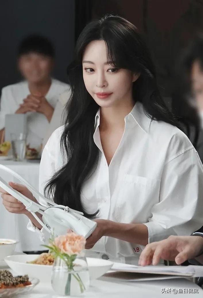 韩艺瑟惊艳美图,韩国女星韩艺瑟帅气短发