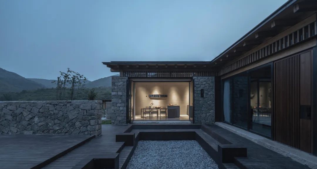 农村自建石头房,农村深山石头房