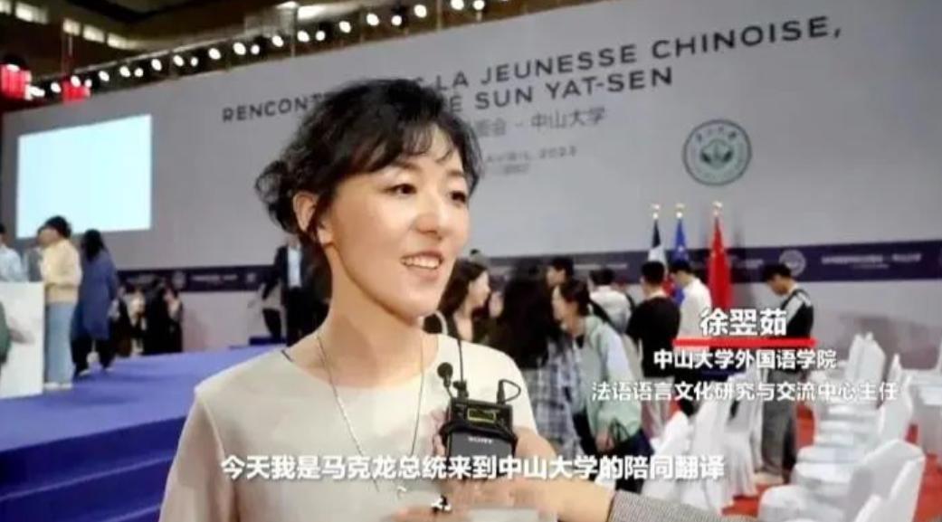 韩国第一夫人黄色裙子配黑西装,韩国第一夫人粉色穿搭