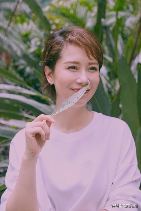 30-40岁洋气超短烫卷发减龄,适合50岁的减龄短羊毛卷发型