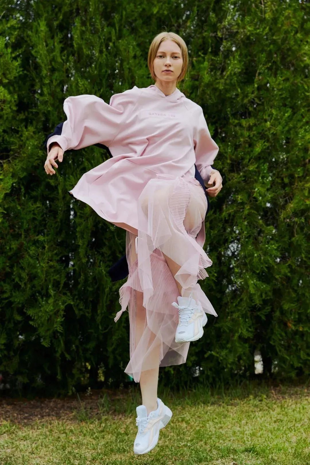 粉色搭配的高级穿法,粉色大衣穿搭高级感