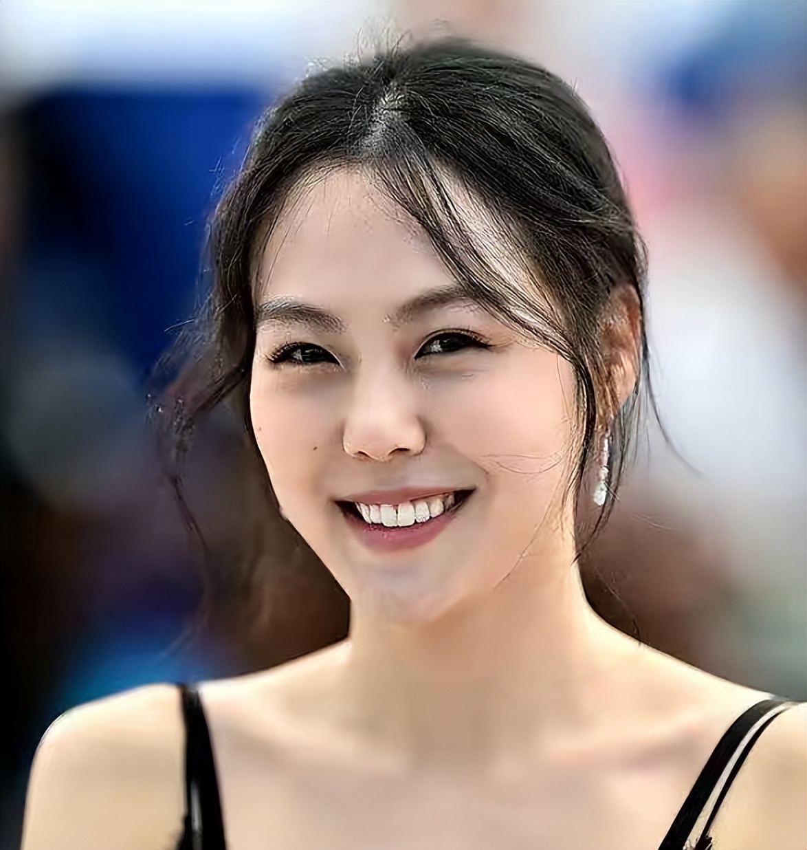 她是所有韩国男人的女神，却甘愿当小三嫁57岁导演，败尽多年名声